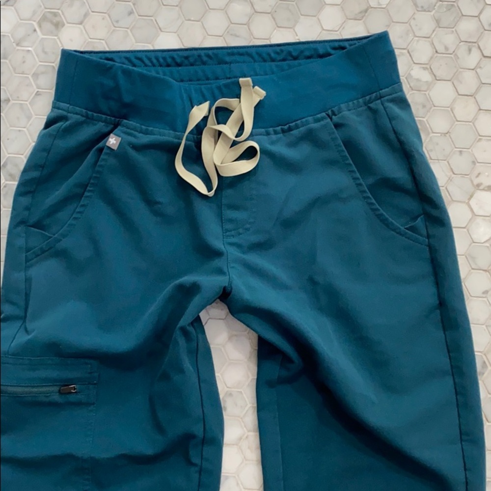 FIGS jogger scrubs